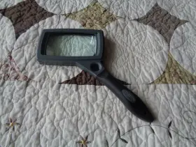 Sg-10 Carson 4 Inch X 2 1/2 Magnafing Glass Ruberized Handle. Round Magnafier Zoom