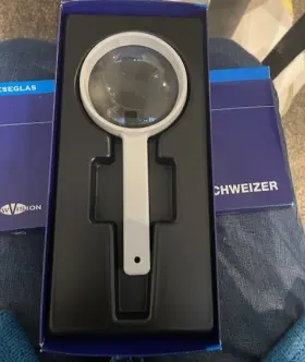 Schweizer 051478837007 New In Box 12d 4x 70mm Handheld Magnifier Low Vision Reading Glass